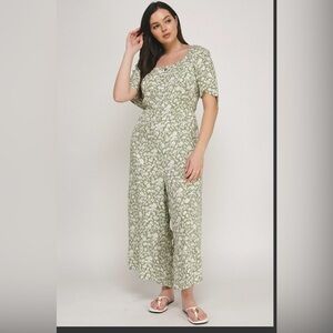 🐿️Plus sizes Floral Green Jumpsuit- Boutique-New